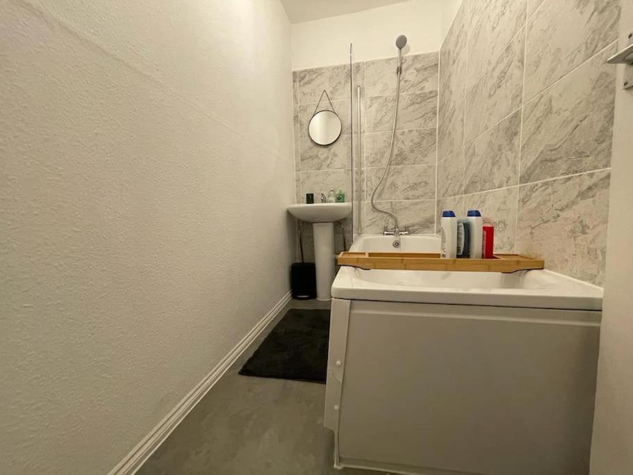 Stunning 2 Bedroom On Tower Bridge Лондон Экстерьер фото