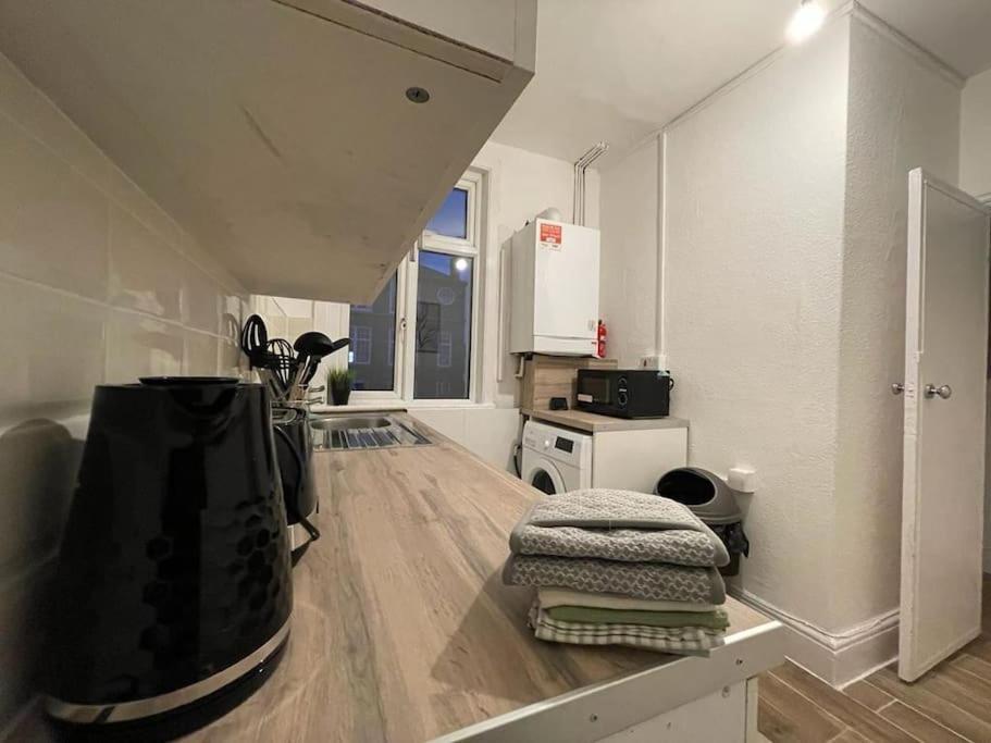 Stunning 2 Bedroom On Tower Bridge Лондон Экстерьер фото