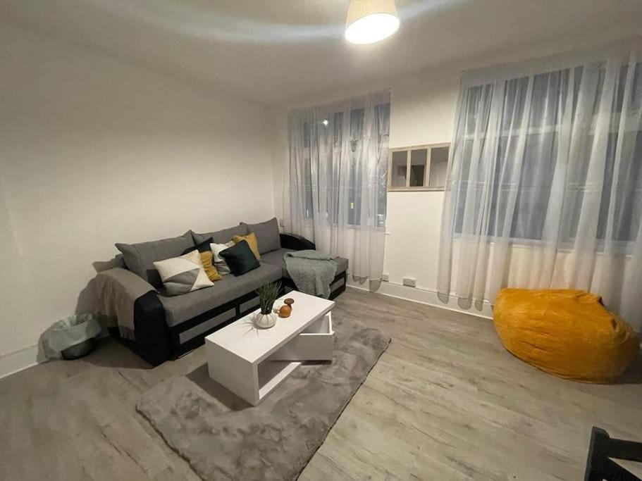 Stunning 2 Bedroom On Tower Bridge Лондон Экстерьер фото